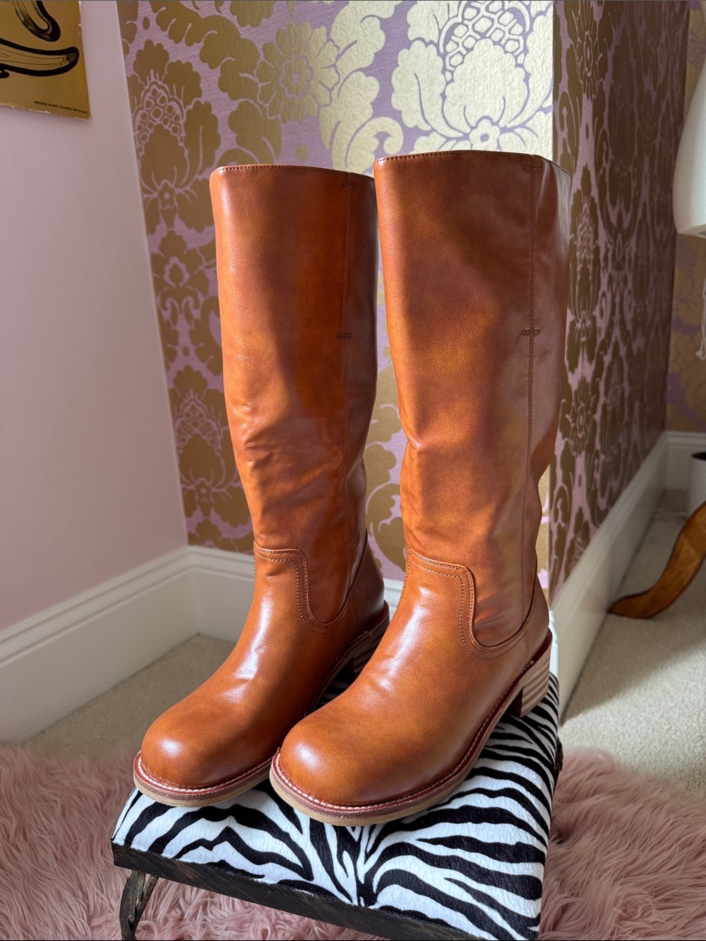 Classic Knee-High Leather Boots in Chestnut Brown